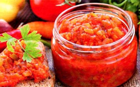 Кабачковая икра в томате