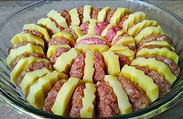 Картофель с фаршем в духовке
