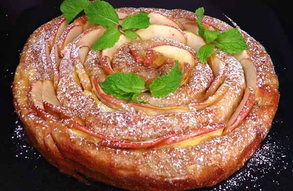 Пирог с блинами и яблочно-творожной начинкой