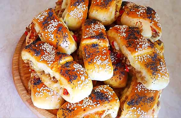 Булочки с мясом и сладким перцем