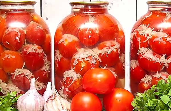 Помидоры в снегу с чесноком, заготовка на зиму