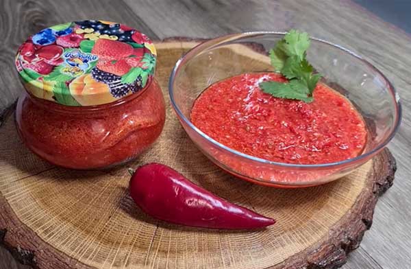 Соус Ладжан из болгарского и острого перца к мясу