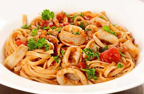 Паста с кальмарами итальянская кухня