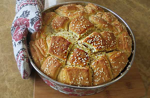 Отрывной масляный хлеб с чесноком