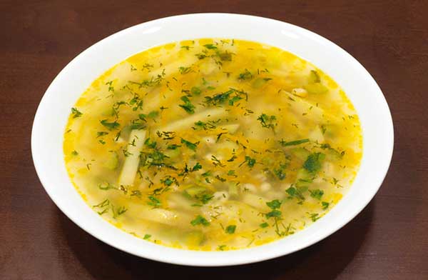 Рассольник с перловкой и солеными огурцами