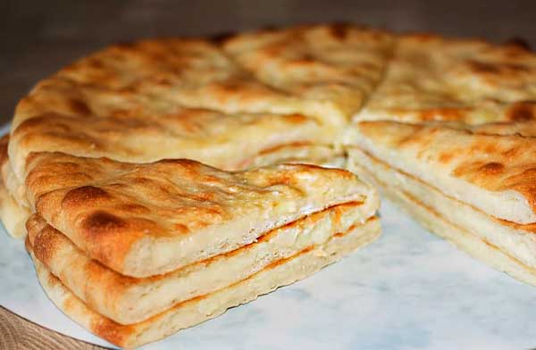 Осетинский пирог с картофельно-сырной начинкой