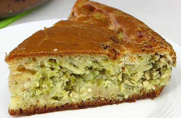 Простой заливной пирог с капустой