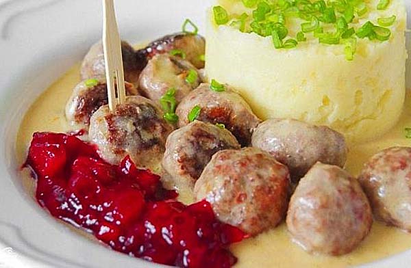 Шведские фрикадельки в белом соусе