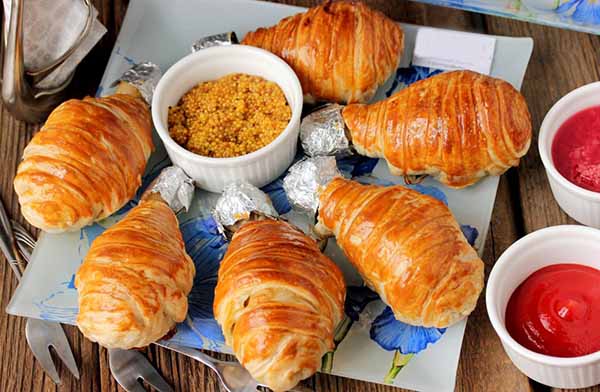 Куриные голени в слоёном тесте