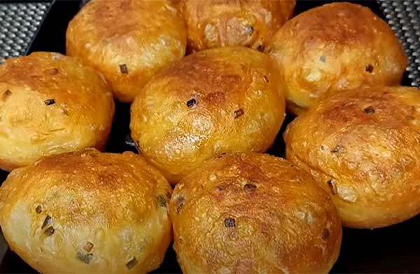 Картофельные пирожки с зеленым луком